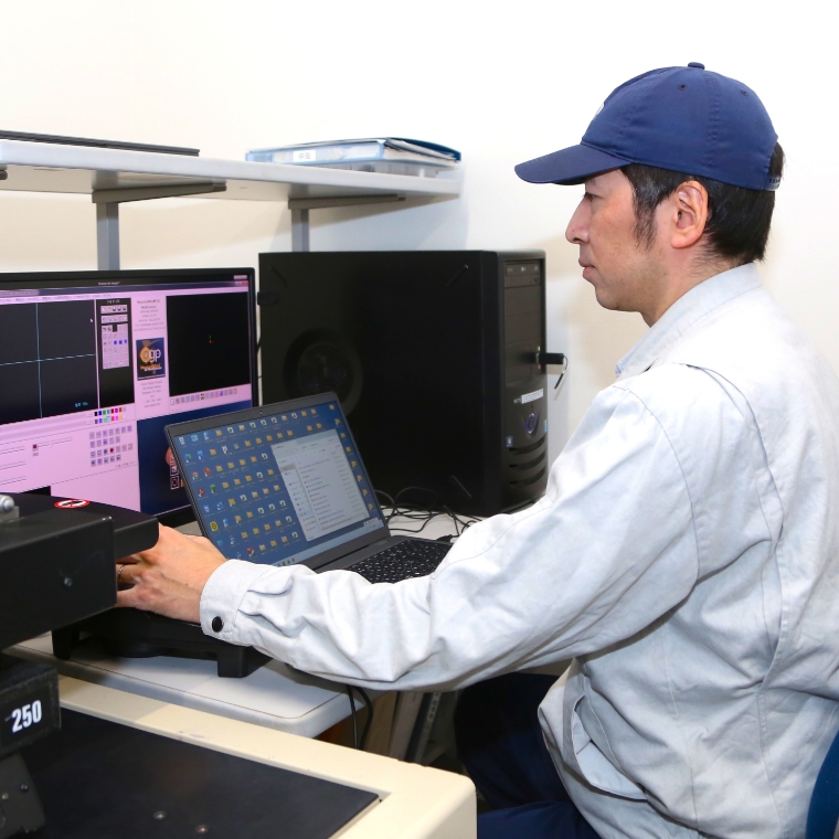 測定部　茂泉 弘幸さんの写真